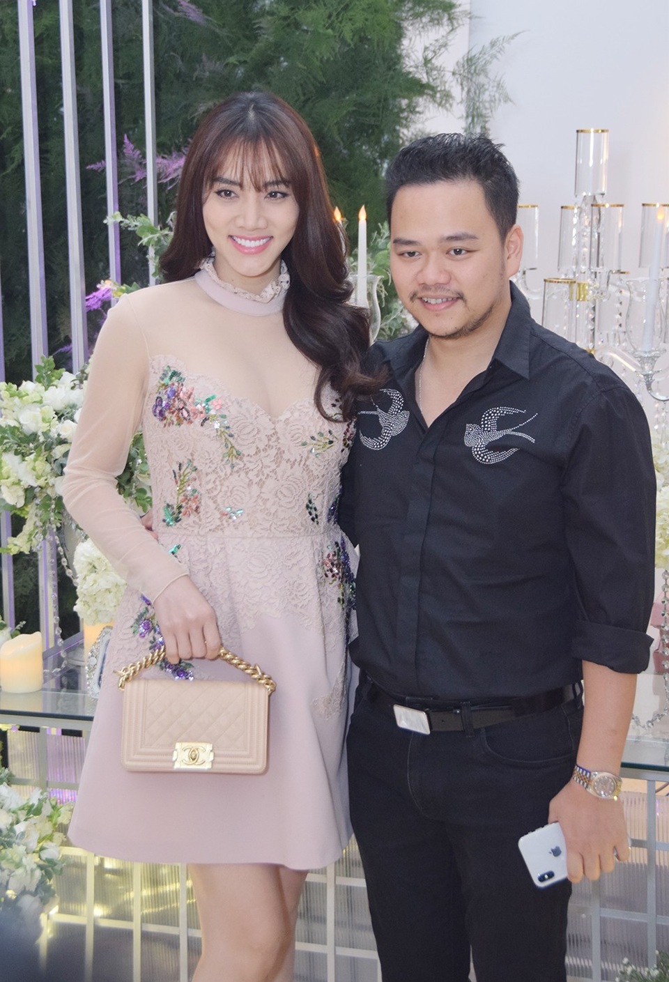 Vân Quang Long bế con nhỏ đến chúc mừng Ưng Hoàng Phúc - 9 Trang Nhung và chồng
