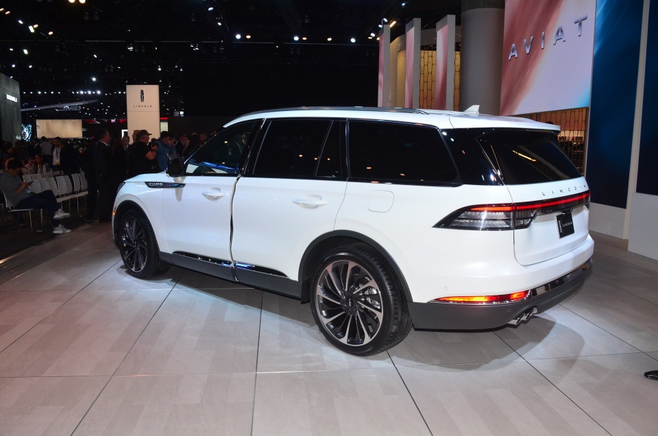 Lincoln Aviator - Đối thủ mới của Audi Q7 và Mercedes GLE - 5 Lincoln Aviator - Đối thủ mới của Audi Q7 và Mercedes GLE - 5