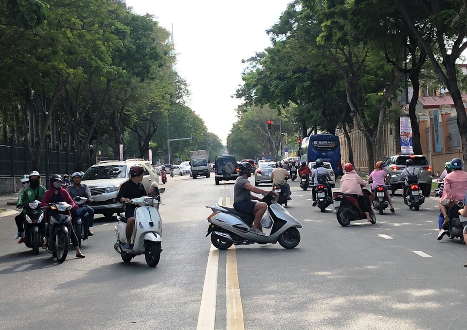 Cấm đường phục vụ giải Marathon quốc tế, giao thông trung tâm Sài Gòn hỗn loạn - 5 Cấm đường phục vụ giải Marathon quốc tế, giao thông trung tâm Sài Gòn hỗn loạn - 5