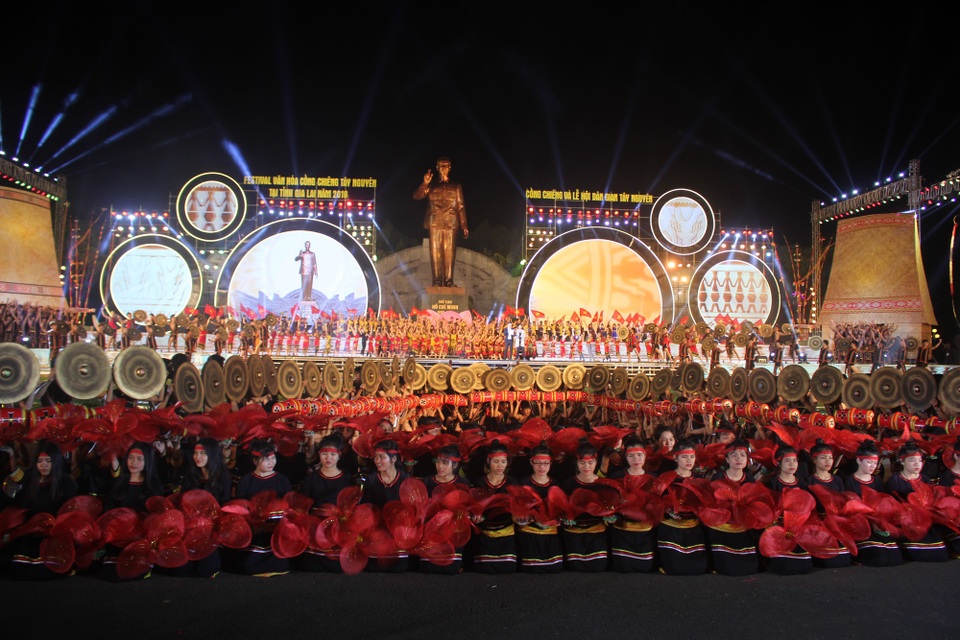 Lễ hội đường phố Festival văn hóa Cồng Chiêng Tây Nguyên: Không gian văn hóa hội tụ - 9 Buổi Khai mạc được tổ chức hoành tráng