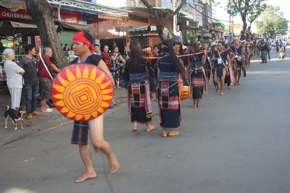 Lễ hội đường phố Festival văn hóa Cồng Chiêng Tây Nguyên: Không gian văn hóa hội tụ - 4 Những điệu múa, bài chiêng luôn thể hiện rõ nét về đời sống sinh hoạt và tâm linh của của các bà con trên địa bàn Tây Nguyên