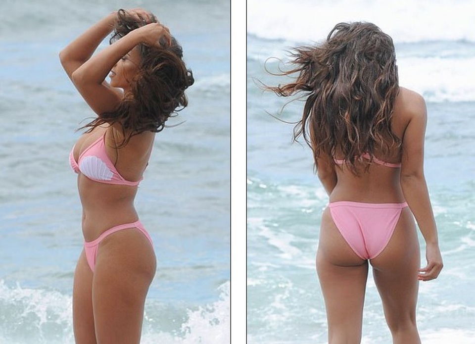 
Người đẹp Anh hút mọi ánh nhìn trong bộ bikini màu hồng
