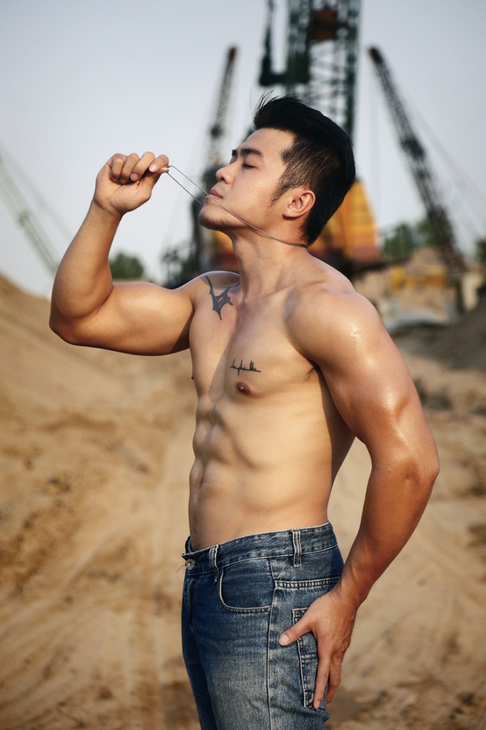 Cơ bắp 6 múi "vạn người mê" của chàng trai mê gym 29 tuổi - 1 Cơ bắp 6 múi "vạn người mê" của chàng trai mê gym 29 tuổi - 1