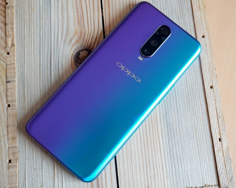 Đập hộp Oppo R17 giá gần 17 triệu đồng tại Việt Nam - 1 Đập hộp Oppo R17 giá gần 17 triệu đồng tại Việt Nam - 1