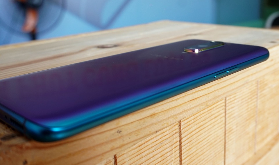 Đập hộp Oppo R17 giá gần 17 triệu đồng tại Việt Nam - 7 Đập hộp Oppo R17 giá gần 17 triệu đồng tại Việt Nam - 7