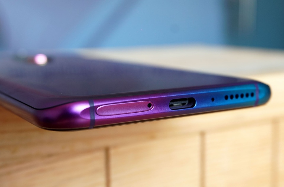 Đập hộp Oppo R17 giá gần 17 triệu đồng tại Việt Nam - 8 Đập hộp Oppo R17 giá gần 17 triệu đồng tại Việt Nam - 8