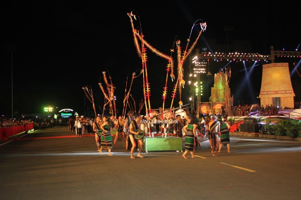 Rực rỡ sắc màu Festival văn hóa cồng chiêng Tây Nguyên - 5 Rực rỡ sắc màu Festival văn hóa cồng chiêng Tây Nguyên - 5