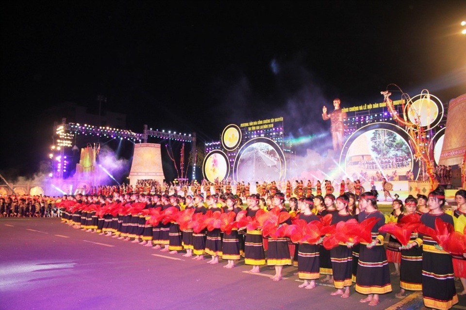 Rực rỡ sắc màu Festival văn hóa cồng chiêng Tây Nguyên - 8 Rực rỡ sắc màu Festival văn hóa cồng chiêng Tây Nguyên - 8