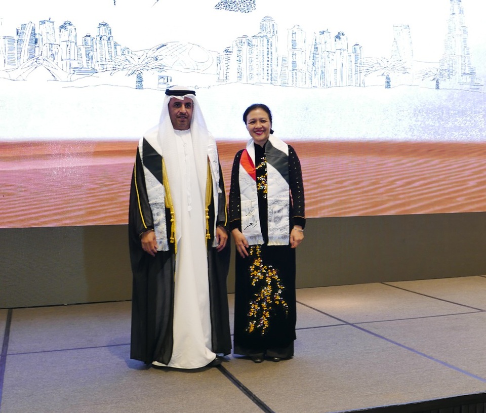 UAE là cửa ngõ chính để Việt Nam thâm nhập vào thị trường Trung Đông, châu Phi - 3
Thứ trưởng Nguyễn Phương Nga chúc mừng Đại sứ Obaid Saeed Obaid Bintaresh Al Dhaheri nhân quốc khánh lần thứ 47 của UAE