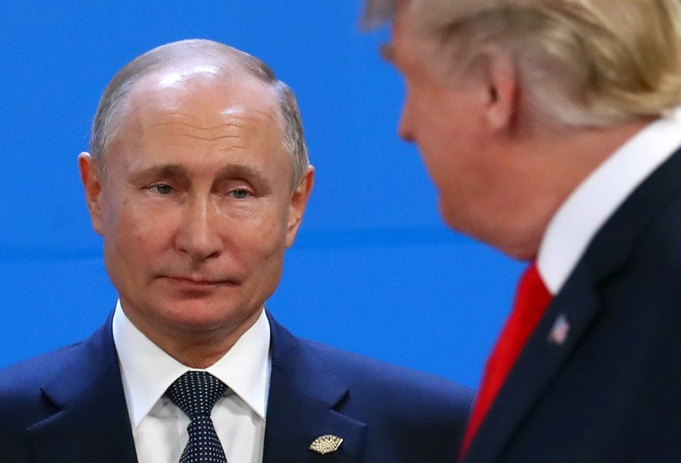 Ông Trump và ông Putin lạnh lùng chạm mặt nhau ở hội nghị G20 - 1
Hai nhà lãnh đạo Nga, Mỹ dường như không chào hỏi hay bắt tay khi chạm mặt nhau ở hội nghị G20. (Ảnh: Reuters)