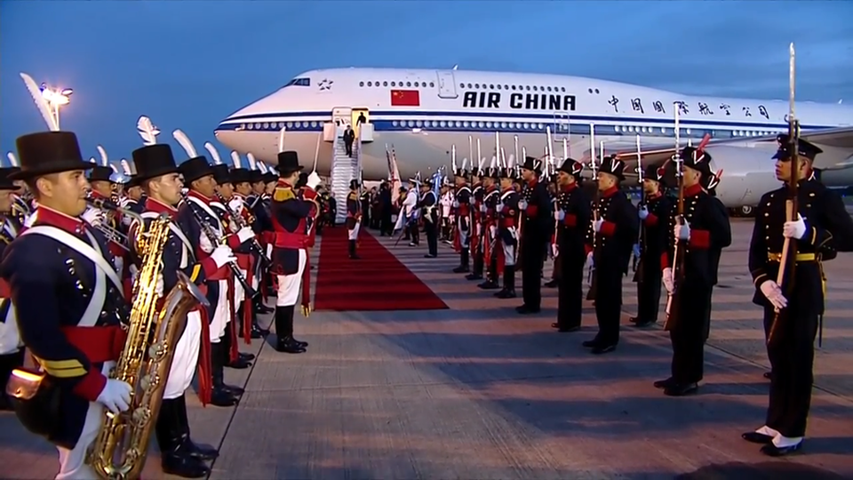 Sự cố của chủ nhà Argentina khi tiếp đón Chủ tịch Trung Quốc tới hội nghị G20 - 1
Argentina dành nghi thức long trọng tiếp đón Chủ tịch Trung Quốc Tập Cận Bình. (Ảnh: RT)