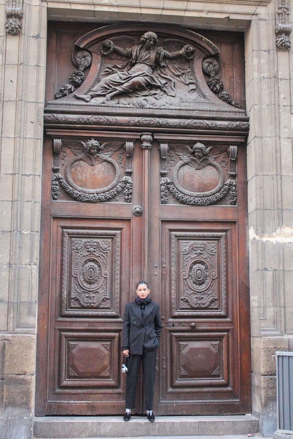 Cùng á hậu Trương Thị May khám phá thành phố lãng mạn nhất thế giới - 14