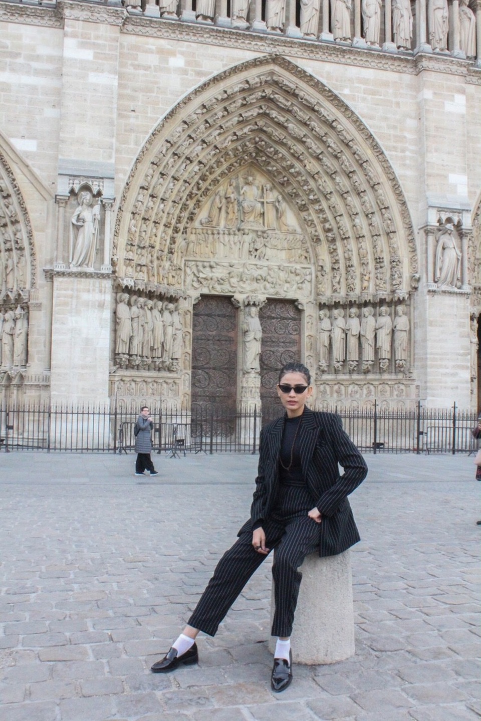 Vẻ đẹp của kiến trúc Pháp khiến cô say mê.