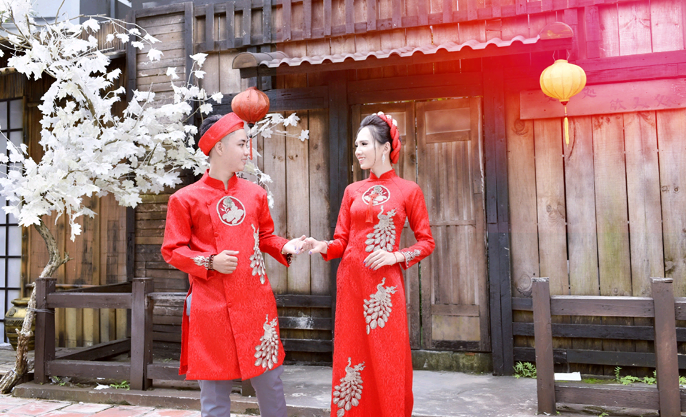 Cuộc sống hạnh phúc của cặp đôi chồng là “nữ”, vợ là “nam” từng gây xôn xao dư luận - 1 Minh Khang (trái) và Minh Anh (phả) hạnh phúc trong bộ ảnh cưới