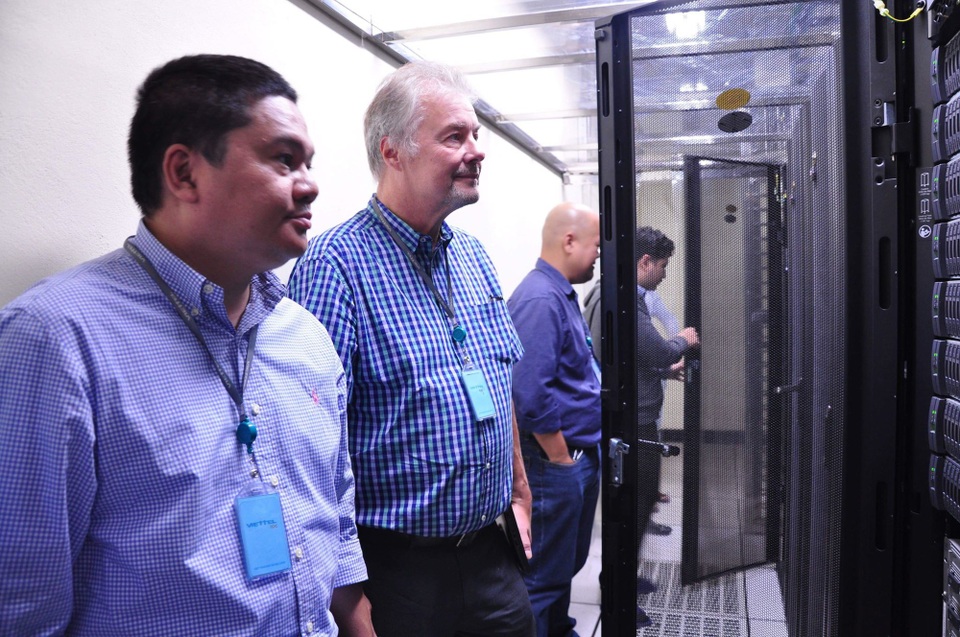 Nhóm dịch vụ Cloud của Viettel IDC đạt chứng nhận ISO 27017:2015 - 1
Công ty TÜV Rheinland trực tiếp đánh giá chất lượng dịch vụ tại TTDL Hòa Lạc của Viettel IDC