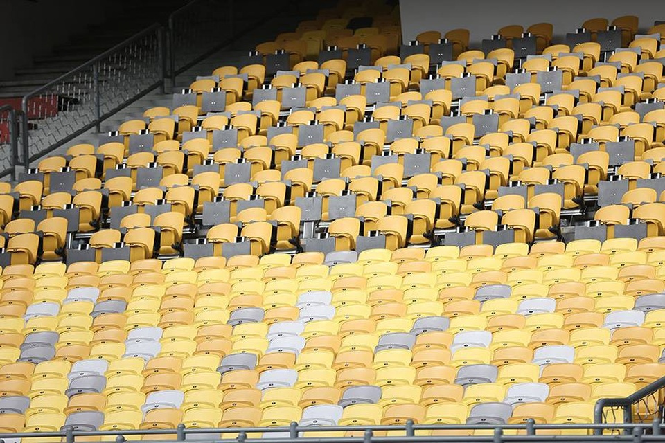 Chiêm ngưỡng vẻ hoành tráng của “chảo lửa” Bukit Jalil - 5
Ghế khán đài sân Bukit Jalil được lau chùi sạch sẽ chuẩn bị cho trận đấu ngày mai