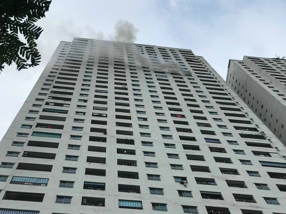 Đám cháy phát ra từ tầng 31 của tòa nhà HH3B.