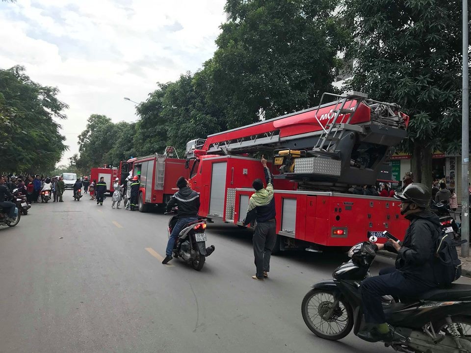 Xe chữa cháy được điều đến hiện trường.