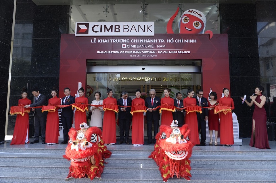 Lãi suất cao “ngất ngưởng” khi gửi tiết kiệm tại ngân hàng CIMB Việt Nam - 3
Ngày 4/12, tại số 177 Hai Bà Trưng, quận 3 (TPHCM), Ngân hàng TNHH MTV CIMB Việt Nam đã chính thức khai trương chi nhánh tại TPHCM.