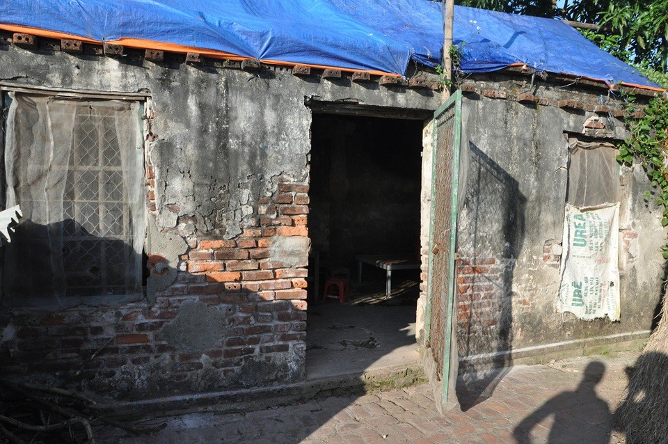 Bố tai nạn thập tử nhất sinh, 4 mẹ con gào khóc trong căn bếp đi ở nhờ - 2 Ngôi nhà của anh Diệp hiện đã xuống cấp trầm trọng.