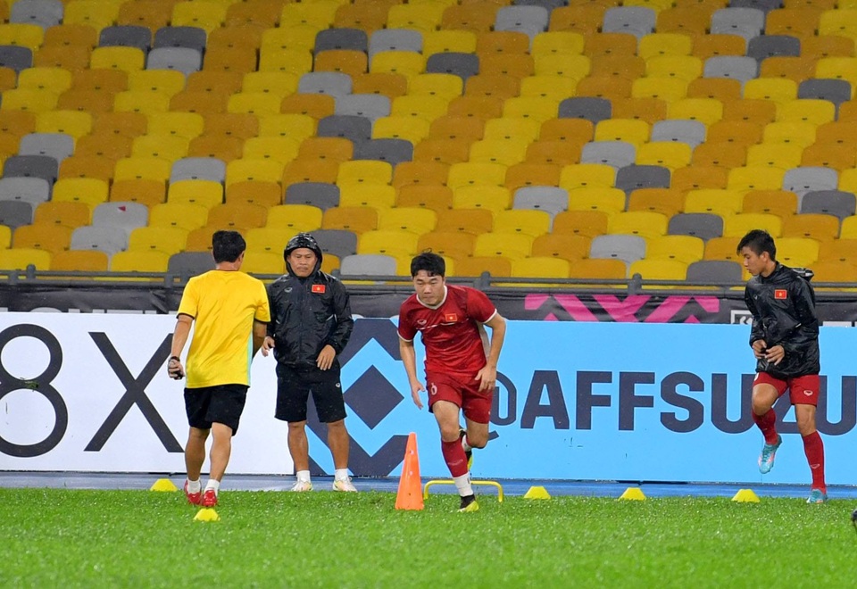 Đội tuyển Việt Nam đội mưa tập luyện chờ đấu Malaysia - 9 Đội tuyển Việt Nam đội mưa tập luyện chờ đấu Malaysia - 9