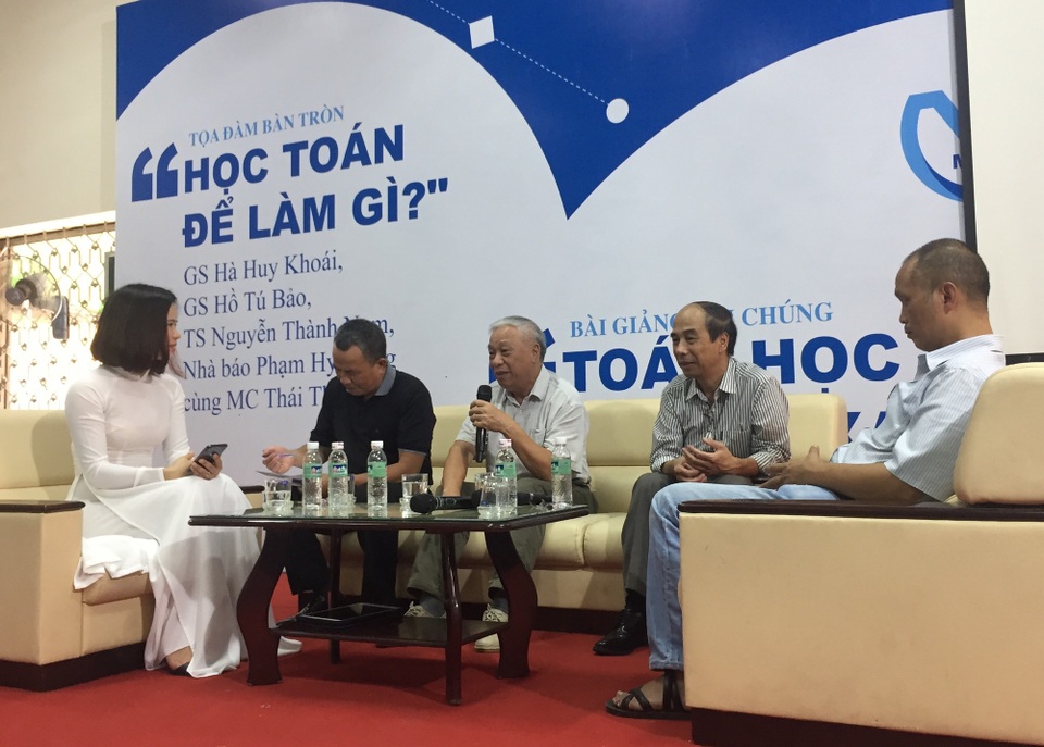 "Bài tập toán trong sách giáo khoa có mẹo vặt quá nhiều" - 2 Giáo sư Hà Huy Khoái, nguyên Viện trưởng Viện Toán học Việt Nam chia sẻ ý kiến