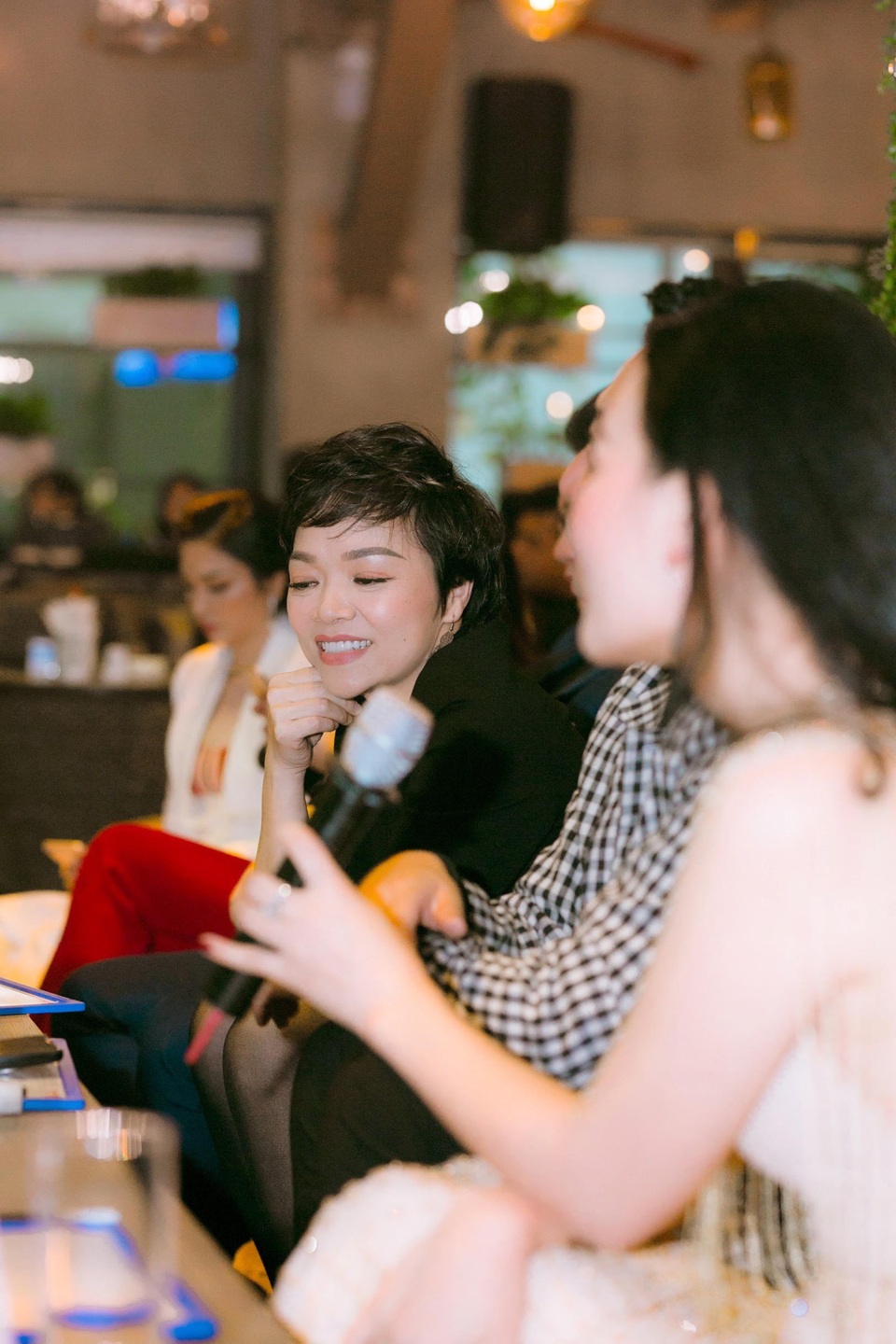 Laxie Band giành chiến thắng cuộc thi cover Cô gái đại dương của ca sỹ Nhật Huyền - 5 Nghệ sỹ Hà Phạm Thăng Long bất ngờ khi xem các bạn thí sinh trình diễn những phần cover.
