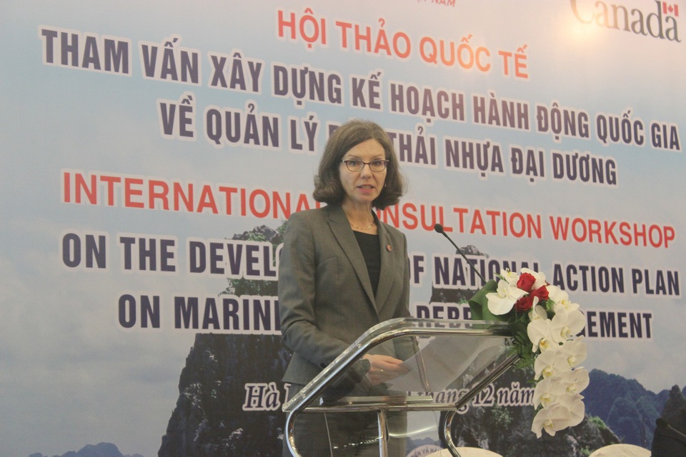 Canada hỗ trợ Việt Nam quản lý rác thải nhựa đại dương - 2
Đại sứ Canada tại Việt Nam Deborah Paul khẳng định cam kết hỗ trợ Việt Nam xây dựng kế hoạch hành động quốc gia về quản lý rác thải nhựa đại dương. (Ảnh: Thành Đạt)