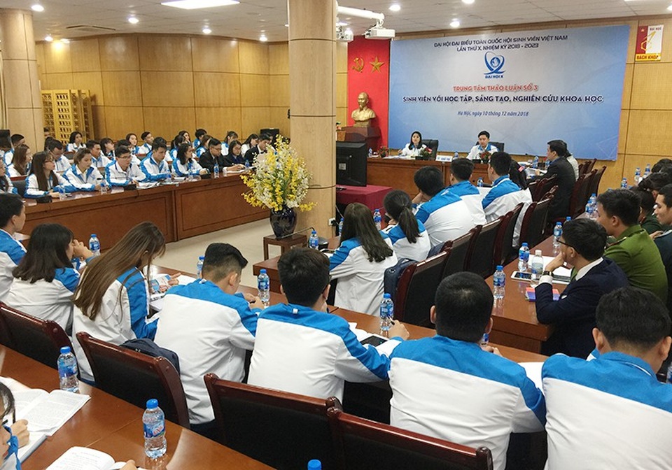 Hỗ trợ học tập online trên Facebook, không để SV lãng phí thời gian vô bổ - 1 Diễn đàn thảo luận “Sinh viên với học tập sáng tạo và nghiên cứu khoa học”.