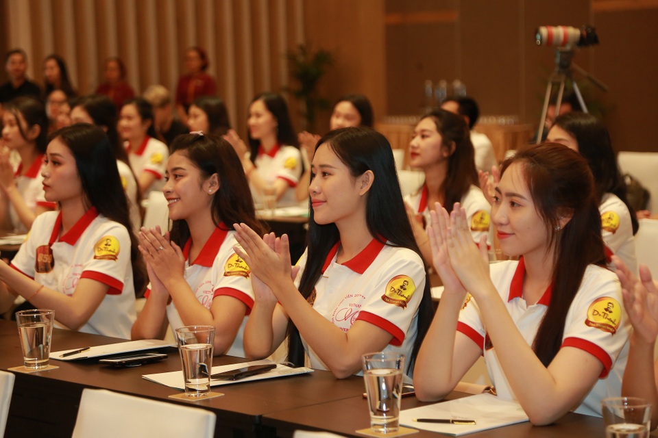 Giải thưởng 200 triệu đồng dành cho Hoa khôi sinh viên Việt Nam 2018 - 2 Các thí sinh tham dự cuộc thi tại buổi họp báo
