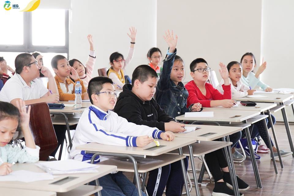 Học sinh thời 4.0: Những đứa trẻ sáng tạo hay cỗ máy “chuẩn hóa”? - 2
Các con vô cùng hào hứng khi được nói lên tiếng nói của chính mình.