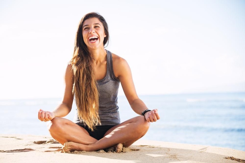 Bạn có biết về Yoga Bay ? - 4 Học cách sống lạc quan với Yoga cười