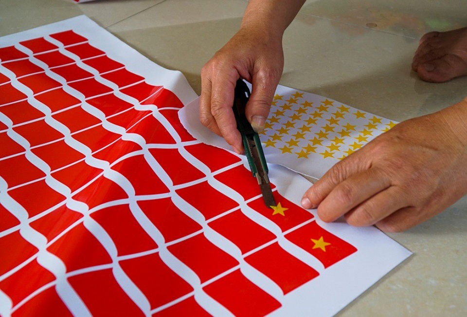 
Sticker cơ tổ quốc cũng được sản xuất nhiều.
