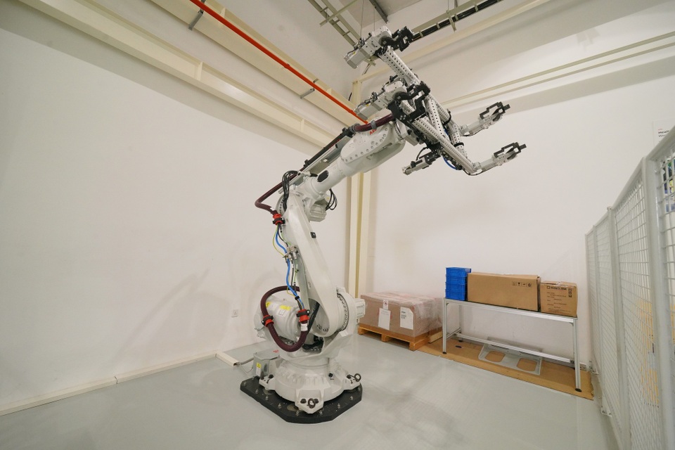 Muốn đầu tư tại Việt Nam, phải mang đến công nghệ mới nhất - 2 Robot của ABB sẽ được sử dụng trong dây chuyền sản xuất của nhà máy ôtô VinFast.