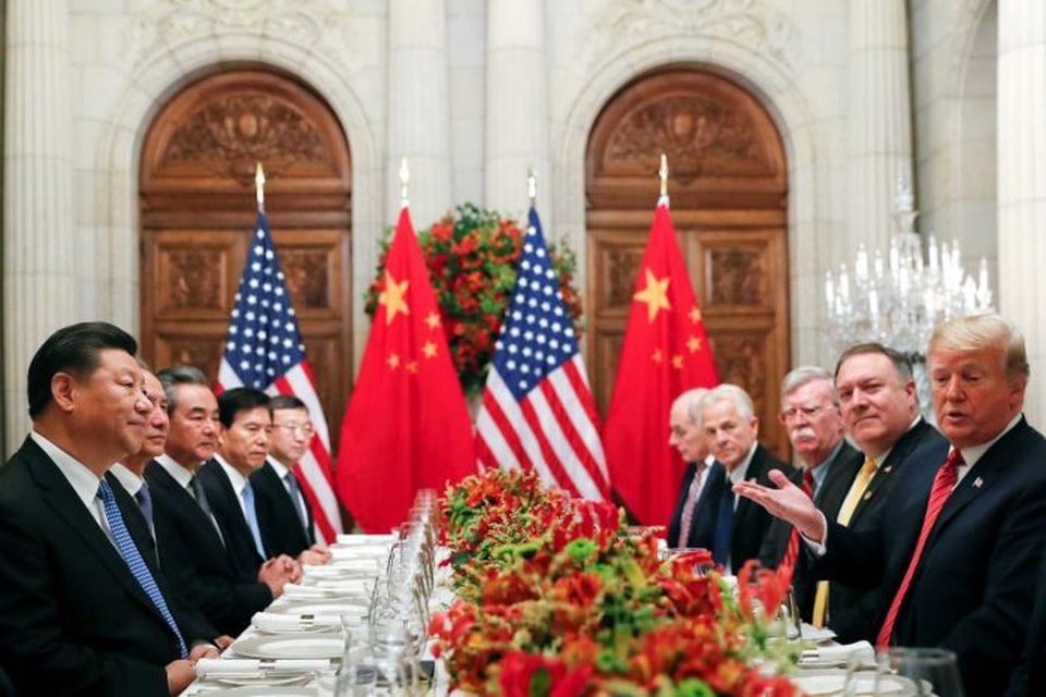 Ông Trump không biết vụ bắt sếp Huawei khi “đình chiến” thương mại với Trung Quốc - 1
Tổng thống Trump ăn tối và thỏa thuận đình chiến thương mại với phái đoàn Trung Quốc do Chủ tịch Trung Quốc dẫn đầu hôm 1/12 bên lề hội nghị G20, trùng thời điểm giám đốc Huawei bị bắt giữ ở Canada. (Ảnh: Reuters)