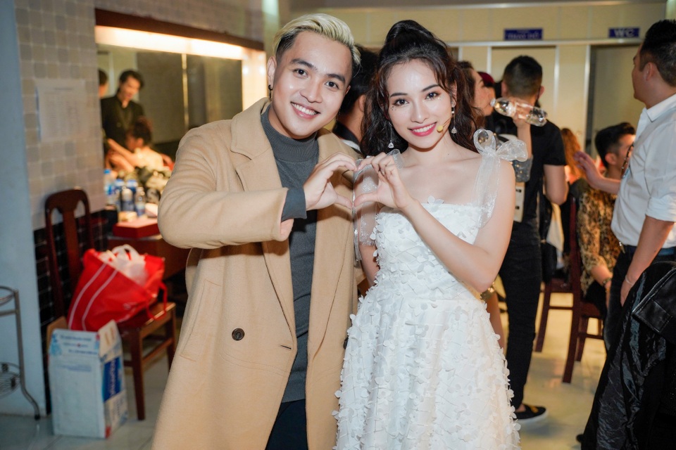 V.O.X mang hit Người thứ ba đến khán giả miền Tây - 3 V.O.X mang hit Người thứ ba đến khán giả miền Tây - 3