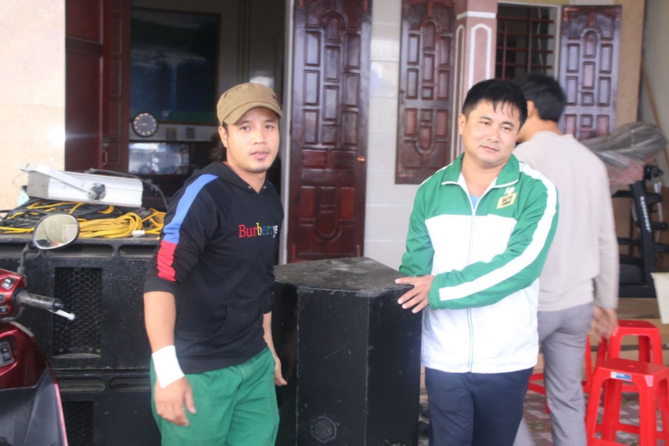 Dựng rạp, mổ lợn xem chung kết AFF cup tại nhà Văn Đức, Quang Hải - 1 Dựng rạp, mổ lợn xem chung kết AFF cup tại nhà Văn Đức, Quang Hải - 1