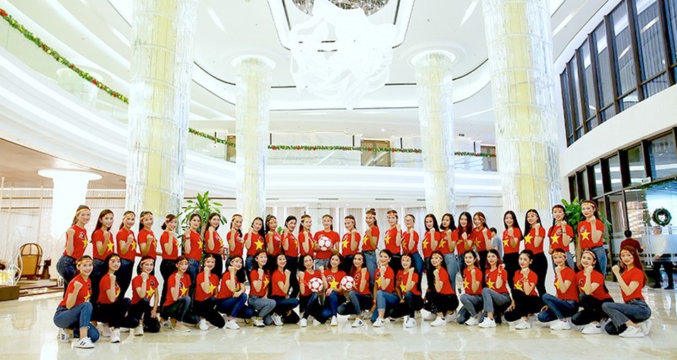 Dàn thí sinh Hoa khôi sinh viên Việt Nam 2018 rạng rỡ cổ vũ ĐT Việt Nam - 1
Cuộc thi Hoa khôi Sinh viên Việt Nam 2018 có chủ đề Vẻ đẹp của sự thông minh