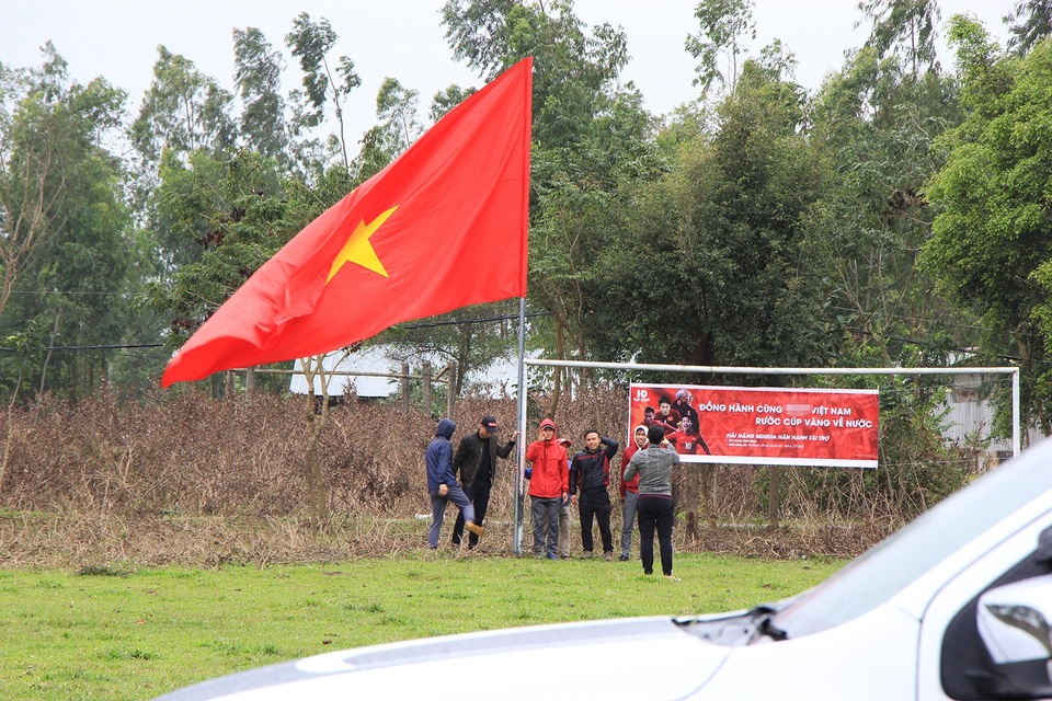 Dựng rạp, mổ lợn xem chung kết AFF cup tại nhà Văn Đức, Quang Hải - 17 Dựng rạp, mổ lợn xem chung kết AFF cup tại nhà Văn Đức, Quang Hải - 17