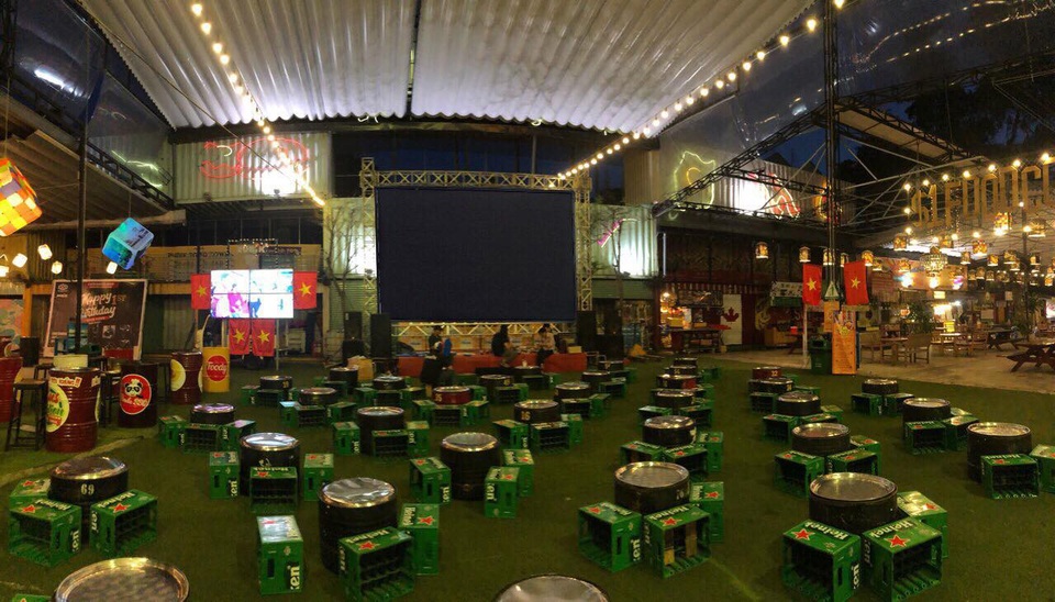 Màn hình khủng 4k sẵn sàng phục vụ xem chung kết AFF Cup miễn phí tại Tp.HCM - 1 Hình ảnh: Màn hình Led 200 inch đã sẵn sàng phục vụ người hâm mộ trận chung kết