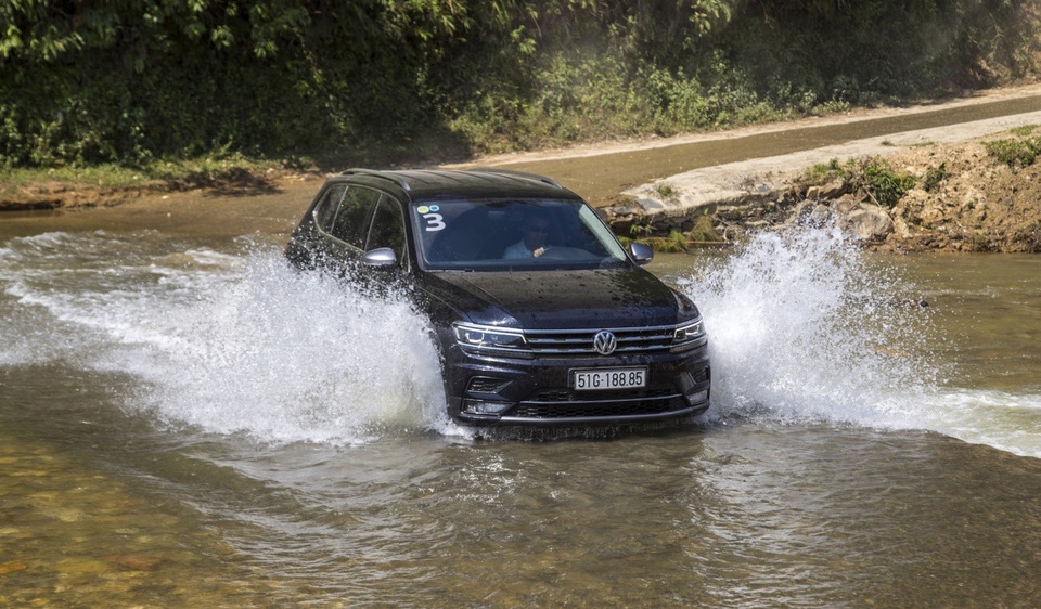 Chiêm ngưỡng Volkswagen Tiguan Allspace tại Đại lý 4S Volkswagen Phạm Văn Đồng - 3
Volkswagen Tiguan phiên bản Allspace 4Mot