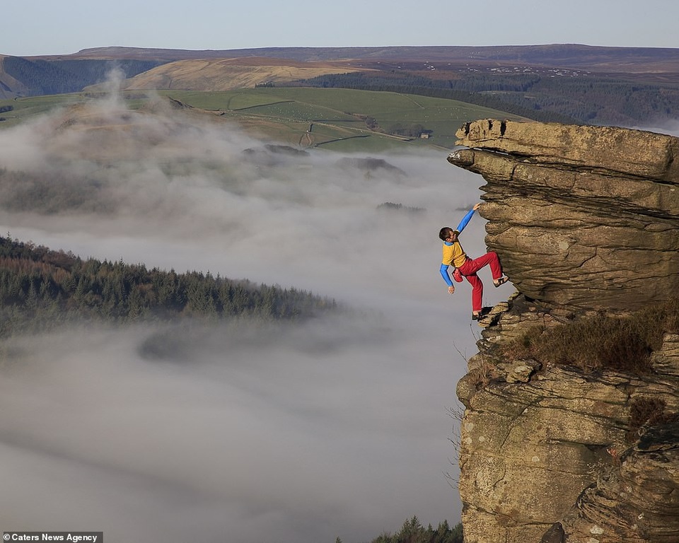 Thử thách gây sốc, tay không bám vào vách đá ở độ cao trăm mét - 4 Thử thách gây sốc, tay không bám vào vách đá ở độ cao trăm mét - 4