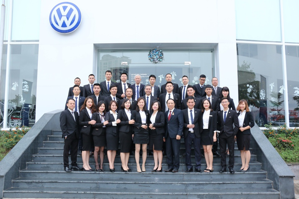 Chiêm ngưỡng Volkswagen Tiguan Allspace tại Đại lý 4S Volkswagen Phạm Văn Đồng - 8
Cán bộ nhân viên Volkswagen Phạm Văn Đồng