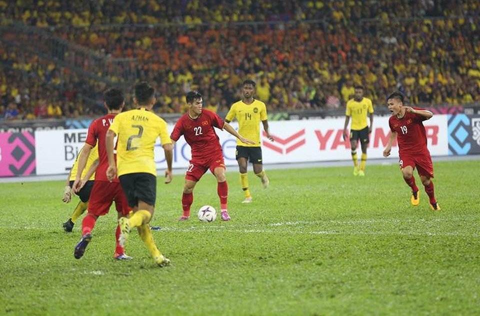 Malaysia 2-2 Việt Nam: Đáng tiếc chỉ có thể hòa - 4
Các cầu thủ Việt Nam khai thác tốt điểm yếu xoay trở của Malaysia