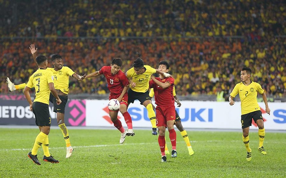 Malaysia 2-2 Việt Nam: Đáng tiếc chỉ có thể hòa - 14
Đội tuyển Việt Nam gây bất ngờ khi bắt đầu trận đấu bằng lối chơi pressing tầm cao