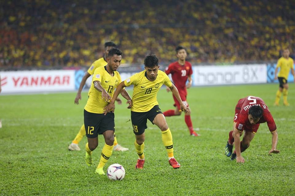HLV Tan Cheng Hoe: “Tuyển Việt Nam đã chơi trận hay nhất từ đầu giải” - 2
Malaysia thoát thua trước Việt Nam sau khi bị dẫn hai bàn