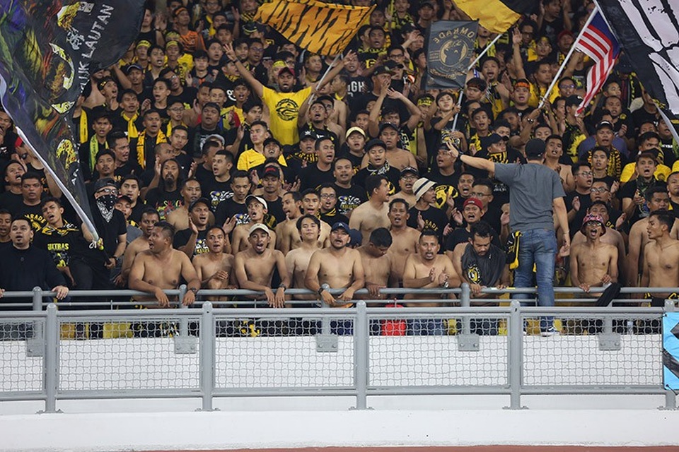 Chiếu chậm những pha va chạm nảy lửa tại Bukit Jalil - 4 Chiếu chậm những pha va chạm nảy lửa tại Bukit Jalil - 4