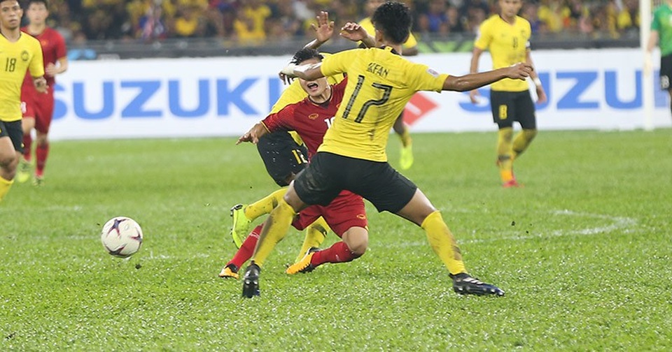 Chiếu chậm những pha va chạm nảy lửa tại Bukit Jalil - 8 Chiếu chậm những pha va chạm nảy lửa tại Bukit Jalil - 8