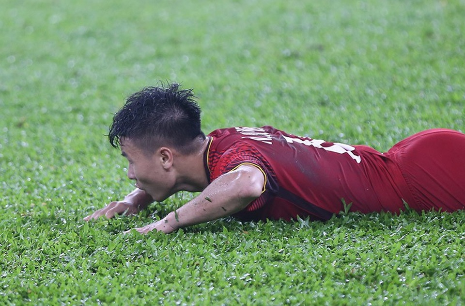 Chiếu chậm những pha va chạm nảy lửa tại Bukit Jalil - 13 Chiếu chậm những pha va chạm nảy lửa tại Bukit Jalil - 13