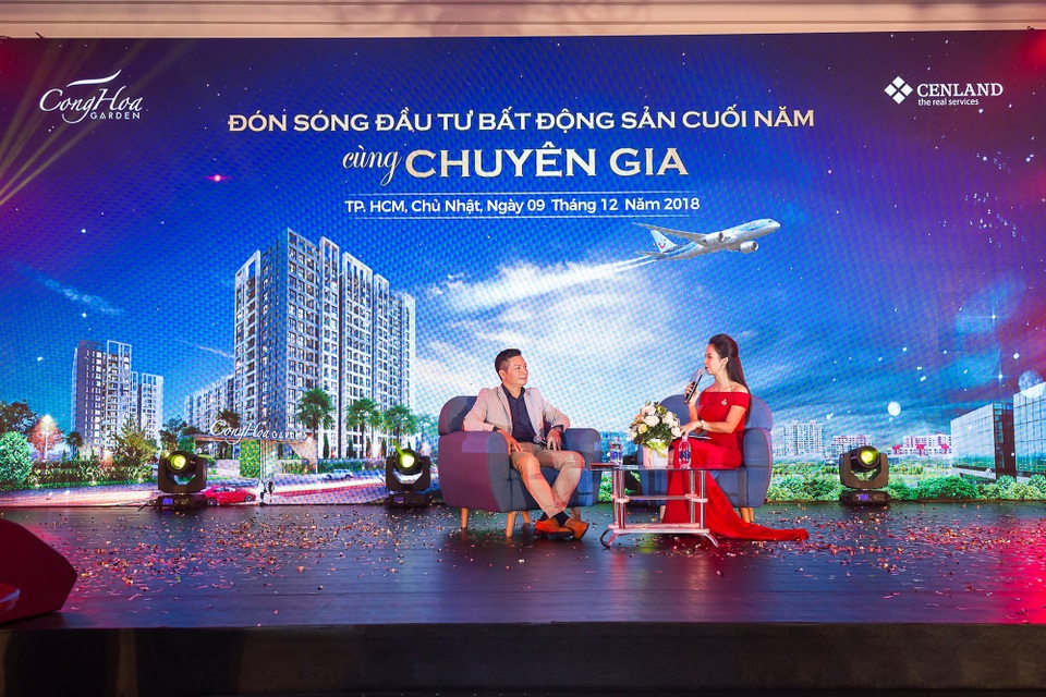 Bùng nổ cơn lốc quà tặng Giáng sinh dành cho khách hàng Cộng Hòa Garden - 1
Tại sự kiện, Shark Phạm Thanh Hưng – Phó Chủ tịch HĐQT Tập đoàn CENGROUP chia sẻ về những tiêu chí lựa chọn và bí quyết tối ưu hiệu quả trong đầu tư và an cư bất động sản.